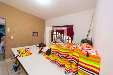 Casa à venda com 315m², 4 quartos e 2 vagas Casa à venda com 315m², 4 quartos e 2 vagasSala de Tv