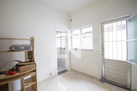 Sala de casa para alugar com 2 quartos, 51m² em Tenente Jardim, São Gonçalo