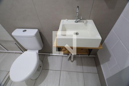 Banheiro  de apartamento para alugar com 1 quarto, 32m² em Marechal Rondon, Canoas