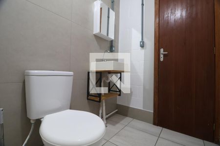 Banheiro  de apartamento para alugar com 1 quarto, 32m² em Marechal Rondon, Canoas