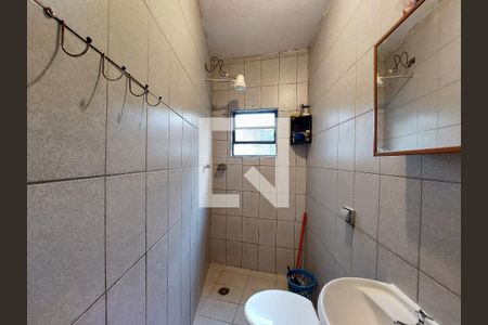 Banheiro de casa para alugar com 1 quarto, 75m² em Jardim dos Prados, São Paulo