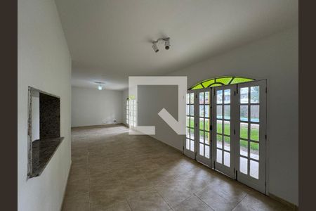 Sala de casa de condomínio para alugar com 3 quartos, 300m² em Barra da Tijuca, Rio de Janeiro