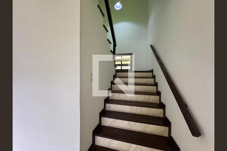 Sala - Escada de casa de condomínio para alugar com 3 quartos, 300m² em Barra da Tijuca, Rio de Janeiro