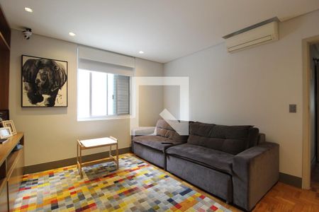 Sala de TV de apartamento à venda com 4 quartos, 195m² em Itaim Bibi, São Paulo