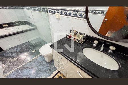 Casa à venda com 315m², 3 quartos e 4 vagas Casa à venda com 315m², 3 quartos e 4 vagasBanheiro da Suíte 1