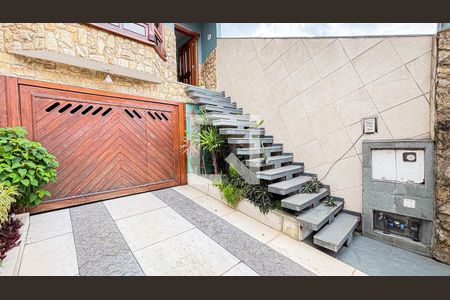 Casa à venda com 315m², 3 quartos e 4 vagas Casa à venda com 315m², 3 quartos e 4 vagasGaragem