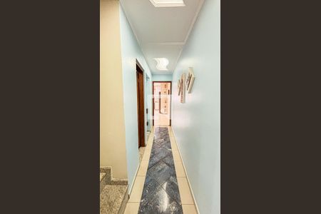 Casa à venda com 315m², 3 quartos e 4 vagas Casa à venda com 315m², 3 quartos e 4 vagasCorredor