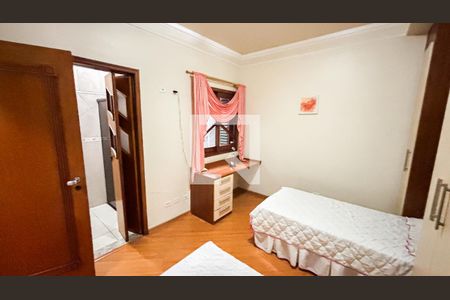 Casa à venda com 315m², 3 quartos e 4 vagas Casa à venda com 315m², 3 quartos e 4 vagasSuíte 2