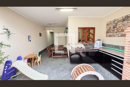 Casa à venda com 315m², 3 quartos e 4 vagas Casa à venda com 315m², 3 quartos e 4 vagasQuintal - Churrasqueira - Área de Serviço