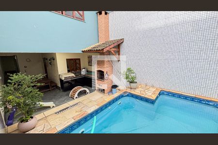 Casa à venda com 315m², 3 quartos e 4 vagas Casa à venda com 315m², 3 quartos e 4 vagasQuintal - Churrasqueira - Piscina