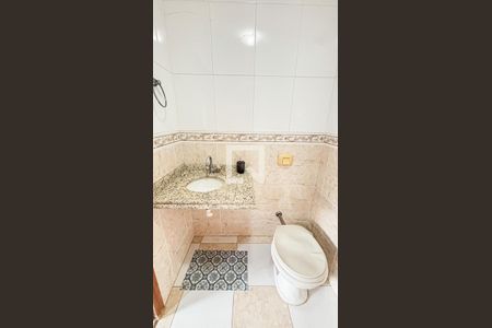 Casa à venda com 315m², 3 quartos e 4 vagas Casa à venda com 315m², 3 quartos e 4 vagasSótão - Banheiro