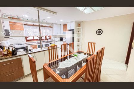 Casa à venda com 315m², 3 quartos e 4 vagas Casa à venda com 315m², 3 quartos e 4 vagasCozinha