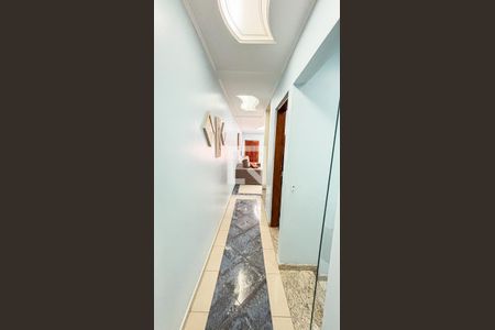 Casa à venda com 315m², 3 quartos e 4 vagas Casa à venda com 315m², 3 quartos e 4 vagasCorredor