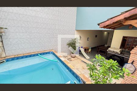 Casa à venda com 315m², 3 quartos e 4 vagas Casa à venda com 315m², 3 quartos e 4 vagasQuintal - Churrasqueira - Piscina
