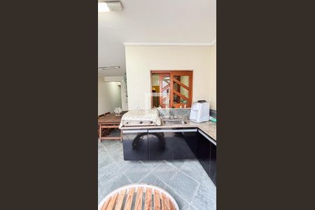 Casa à venda com 315m², 3 quartos e 4 vagas Casa à venda com 315m², 3 quartos e 4 vagasQuintal - Churrasqueira - Piscina