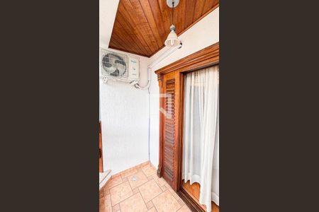 Casa à venda com 315m², 3 quartos e 4 vagas Casa à venda com 315m², 3 quartos e 4 vagasVaranda da Suíte 1