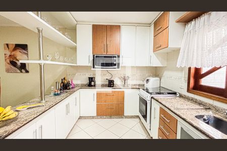 Casa à venda com 315m², 3 quartos e 4 vagas Casa à venda com 315m², 3 quartos e 4 vagasCozinha