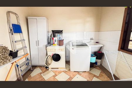 Casa à venda com 315m², 3 quartos e 4 vagas Casa à venda com 315m², 3 quartos e 4 vagasSótão - Área de Serviço