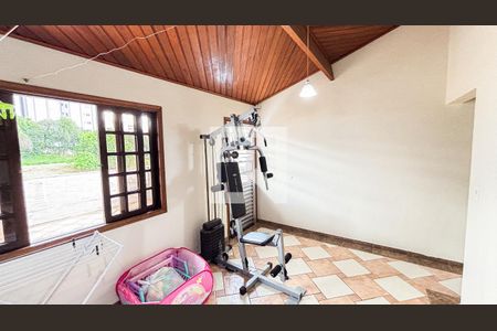 Casa à venda com 315m², 3 quartos e 4 vagas Casa à venda com 315m², 3 quartos e 4 vagasSótão - Academia