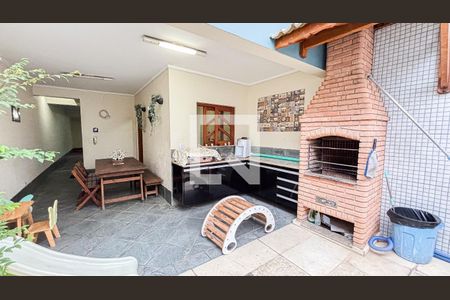 Casa à venda com 315m², 3 quartos e 4 vagas Casa à venda com 315m², 3 quartos e 4 vagasQuintal - Churrasqueira - Área de Serviço