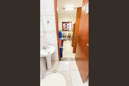 Casa à venda com 315m², 3 quartos e 4 vagas Casa à venda com 315m², 3 quartos e 4 vagasÁrea de Serviço - Banheiro