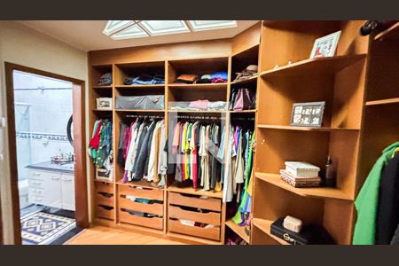 Casa à venda com 315m², 3 quartos e 4 vagas Casa à venda com 315m², 3 quartos e 4 vagasCloset da suíte 1