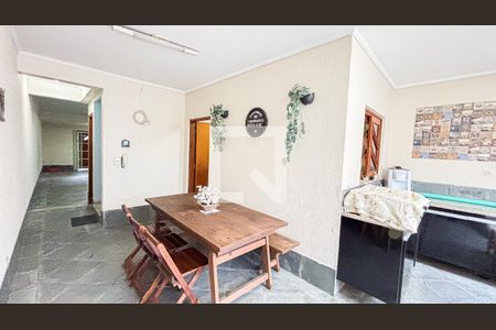 Casa à venda com 315m², 3 quartos e 4 vagas Casa à venda com 315m², 3 quartos e 4 vagasQuintal - Churrasqueira - Área de Serviço