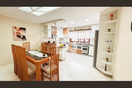 Casa à venda com 315m², 3 quartos e 4 vagas Casa à venda com 315m², 3 quartos e 4 vagasCozinha