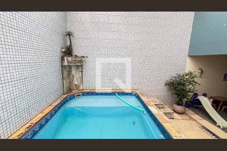 Casa à venda com 315m², 3 quartos e 4 vagas Casa à venda com 315m², 3 quartos e 4 vagasQuintal - Churrasqueira - Piscina