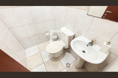 Casa à venda com 315m², 3 quartos e 4 vagas Casa à venda com 315m², 3 quartos e 4 vagasÁrea de Serviço - Banheiro