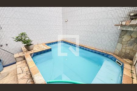 Casa à venda com 315m², 3 quartos e 4 vagas Casa à venda com 315m², 3 quartos e 4 vagasQuintal - Churrasqueira - Piscina