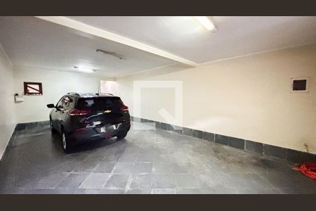 Casa à venda com 315m², 3 quartos e 4 vagas Casa à venda com 315m², 3 quartos e 4 vagasGaragem