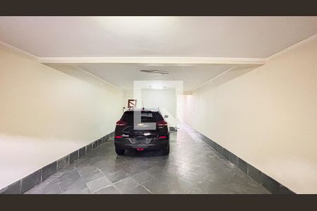 Casa à venda com 315m², 3 quartos e 4 vagas Casa à venda com 315m², 3 quartos e 4 vagasGaragem