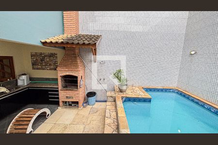 Casa à venda com 315m², 3 quartos e 4 vagas Casa à venda com 315m², 3 quartos e 4 vagasQuintal - Churrasqueira - Piscina