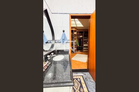 Casa à venda com 315m², 3 quartos e 4 vagas Casa à venda com 315m², 3 quartos e 4 vagasBanheiro da Suíte 1