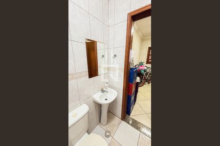 Casa à venda com 315m², 3 quartos e 4 vagas Casa à venda com 315m², 3 quartos e 4 vagasÁrea de Serviço - Banheiro