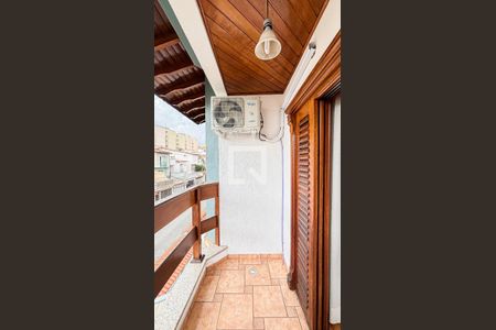 Casa à venda com 315m², 3 quartos e 4 vagas Casa à venda com 315m², 3 quartos e 4 vagasVaranda da Suíte 1