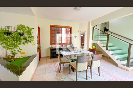 Sala de casa à venda com 4 quartos, 317m² em Fernão Dias, Belo Horizonte