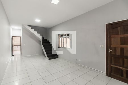 Sala de casa à venda com 3 quartos, 240m² em Vila Nhocuné, São Paulo