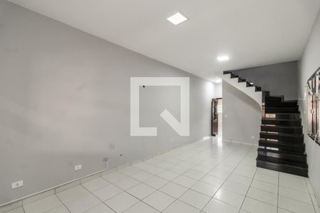 Sala de casa à venda com 3 quartos, 240m² em Vila Nhocuné, São Paulo