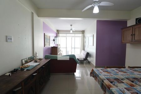 Sala de apartamento para alugar com 3 quartos, 90m² em Jardim Las Palmas, Guarujá