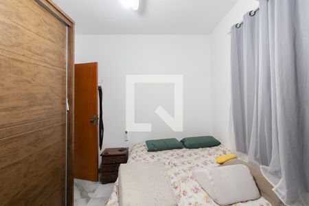 Suíte de casa para alugar com 4 quartos, 205m² em Jardim dos Comerciários, Belo Horizonte