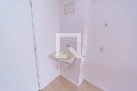 Sala/Cozinha e Área de Serviço de apartamento para alugar com 2 quartos, 49m² em Cangaíba, São Paulo