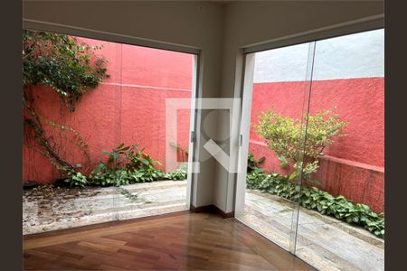 Casa à venda com 3 quartos, 179m² em Mirandópolis, São Paulo