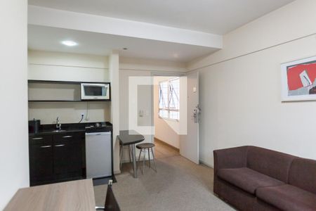 Sala de kitnet/studio para alugar com 1 quarto, 38m² em Barro Preto, Belo Horizonte