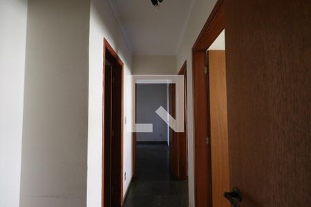 Corredor de apartamento para alugar com 3 quartos, 123m² em Centro, Ribeirão Preto