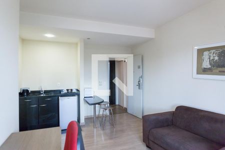 Sala de kitnet/studio para alugar com 1 quarto, 38m² em Barro Preto, Belo Horizonte