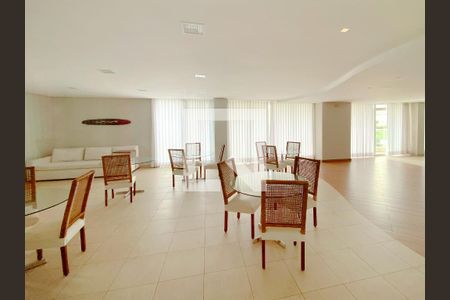 Apartamento à venda com 86m², 2 quartos e 2 vagas Apartamento à venda com 86m², 2 quartos e 2 vagasÁrea comum - Salão de festas