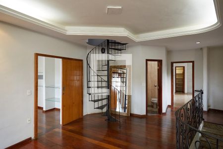 Sala de casa à venda com 4 quartos, 300m² em Pompéia, Belo Horizonte