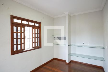 Sala de TV de casa à venda com 4 quartos, 300m² em Pompéia, Belo Horizonte